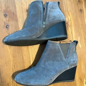 Vionic Gray suede wedge Boots. Size 8. Only worn twice!